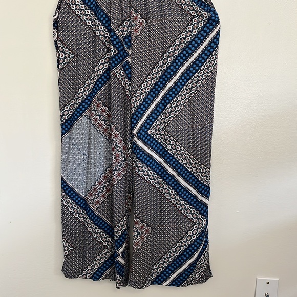 Molly Bracken Star Printed Woven Jumpsuit - Picture 3 of 10